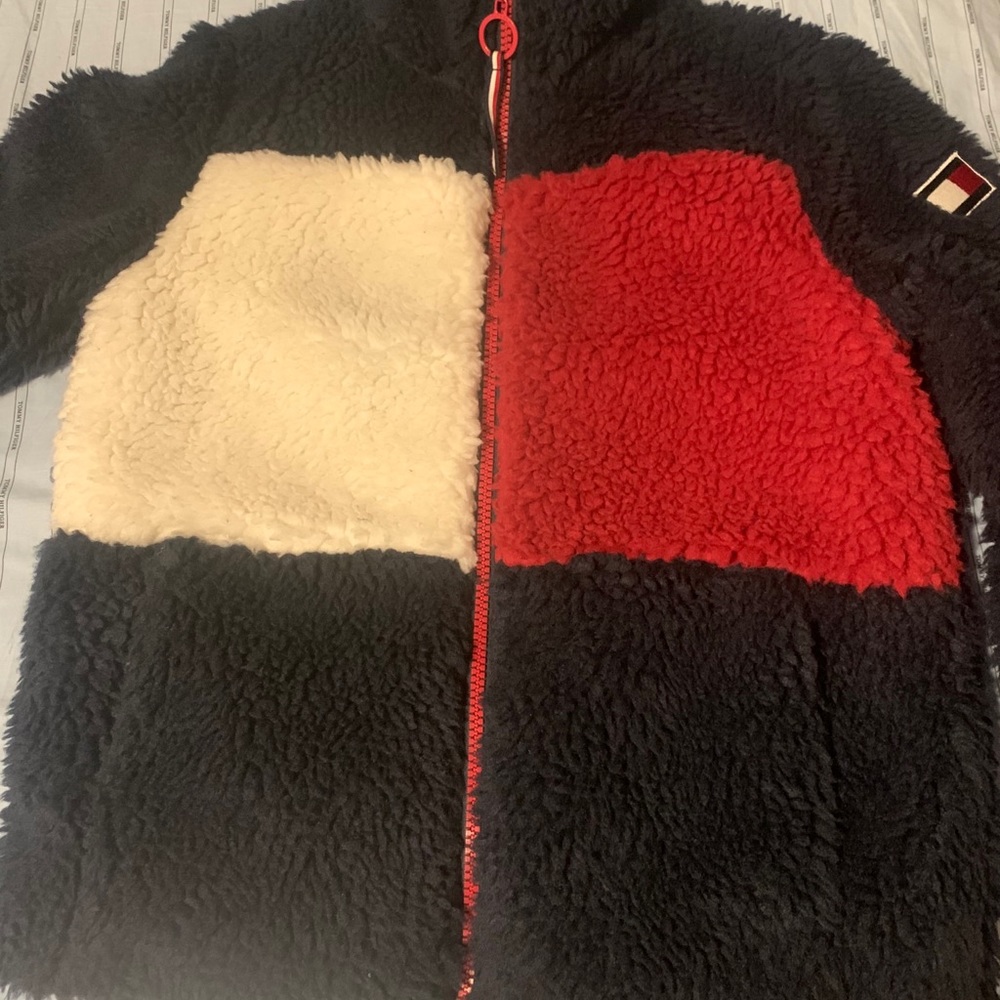 Tommy Hilfiger navy jacket new with tag very warm